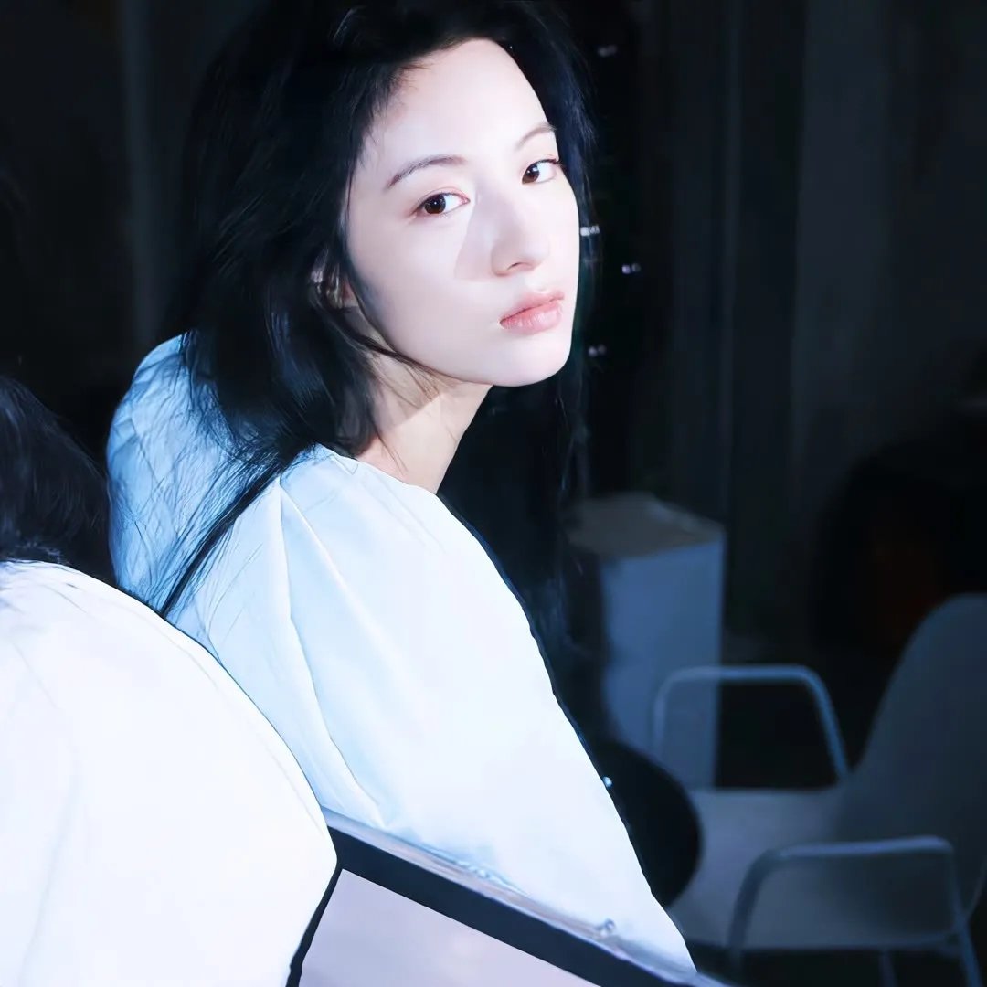 小丑面前